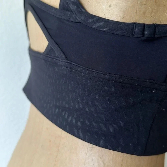 Lululemon sz 8 Nulu Mesh Yoga Bra*Light Support, A/B Cups Jewel Emboss Black - Picture 5 of 6